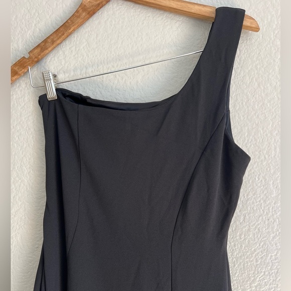 NWOT Steal a Glance Black One-Shoulder Asymmetrical Midi Dress - Picture 5 of 8